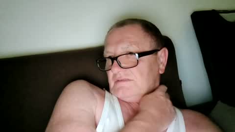 Wolfi online show from June 18, 12:32 pm