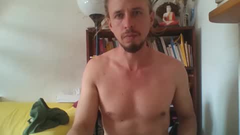 frenchyshy_ online show from April 14, 11:10 am