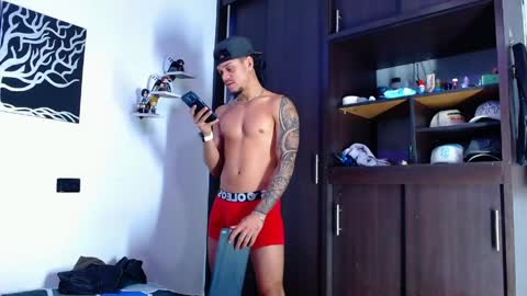 Adam y pitter online show from May 20, 11:44 pm