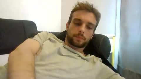 happyfunnyboy79 online show from June 3, 2:33 pm