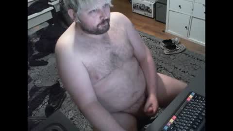 hipguy91 online show from July 2, 4:40 am