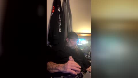 hood037 online show from May 20, 9:16 am
