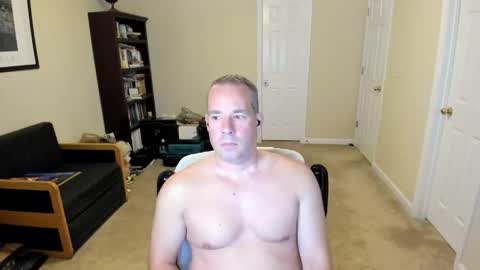 hotmale4u692000 online show from May 3, 4:04 am