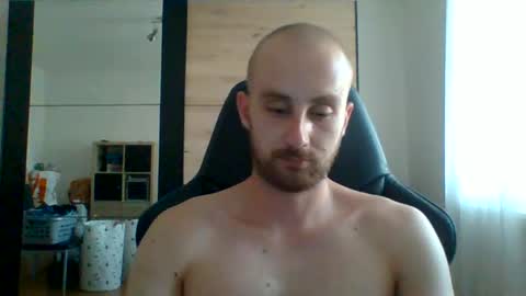 hotswissboy98 online show from July 2, 6:36 pm