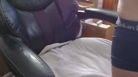 hugejass25 online show from April 11, 7:50 pm