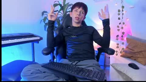 Son Hyunjin online show from April 11, 10:13 pm