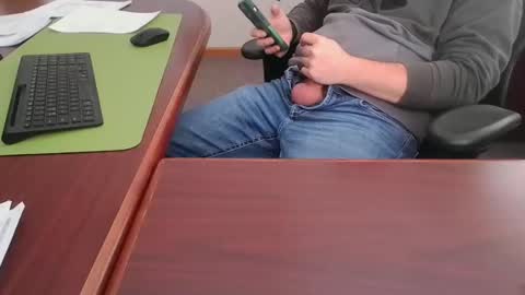 Hung office Stud online show from January 8, 3:50 pm