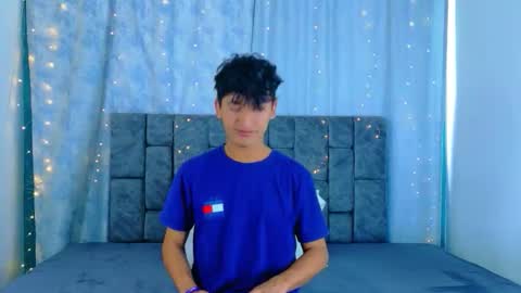 ithan_kingtwin online show from May 21, 6:45 pm