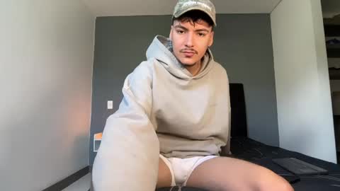 INDEPENDENT MODEL online show from May 31, 3:22 pm