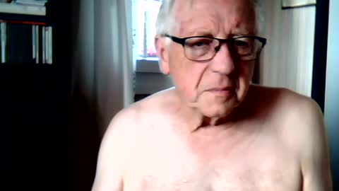 johnjohn6226 online show from July 5, 8:10 am
