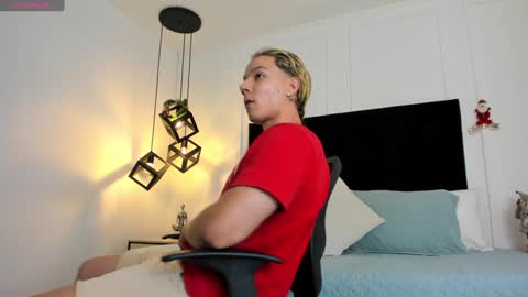 Jonathan Danielss  online show from December 21, 11:55 am