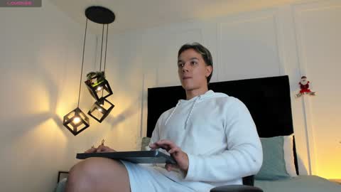 Jonathan Danielss  online show from December 7, 11:40 am