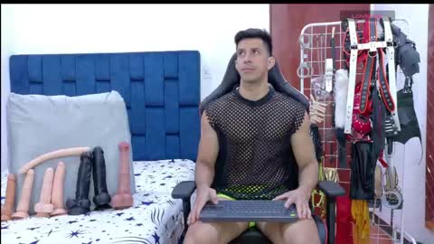 jose_rumbero91 online show from May 28, 12:03 pm