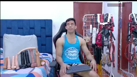 jose_rumbero91 online show from May 23, 2:11 pm