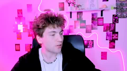 joseph_bear_ online show from May 1, 6:54 pm