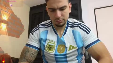josh_miller01 online show from June 27, 1:39 pm
