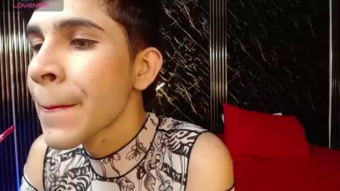 joshua_saenz_ online show from May 23, 1:22 am