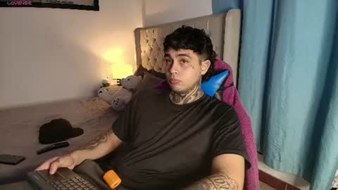 juan_alvarez18 online show from July 13, 7:54 am