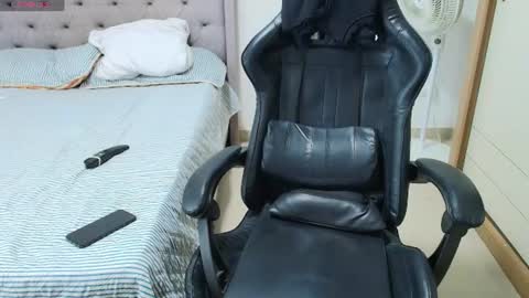juan_gomez_1 online show from July 28, 2:19 am