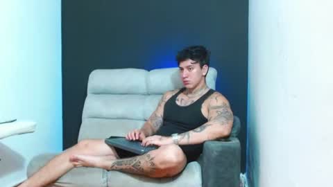 justinfuller_31 online show from July 1, 5:46 pm