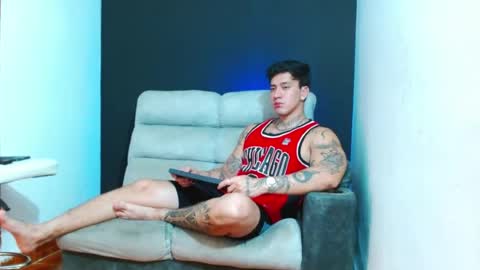 justinfuller_31 online show from July 16, 1:23 am