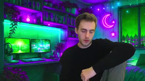 Hologram Guy online show from June 1, 4:57 am