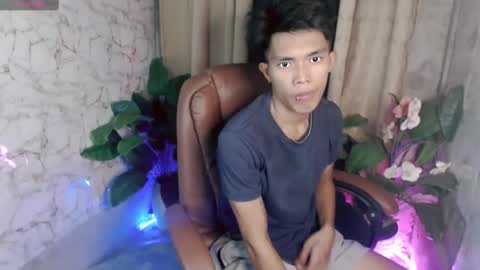 ken_minjun online show from June 1, 11:32 am