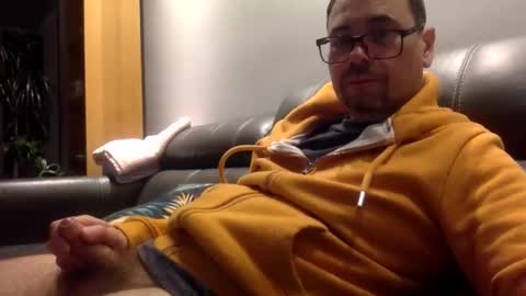 krzysztof1977 online show from April 9, 10:16 pm