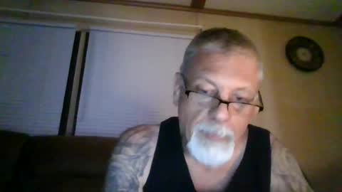 laidbackluxury online show from June 8, 1:50 am