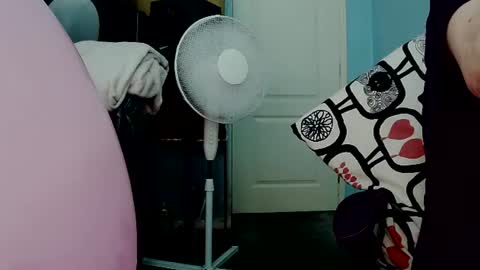 latexchris77 online show from July 11, 7:32 am