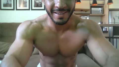 latino_rodri online show from June 16, 8:22 pm