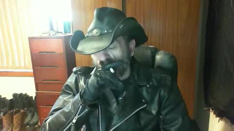 leathergreaser online show from June 4, 9:54 pm