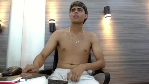 lelehott01 online show from July 2, 3:23 am