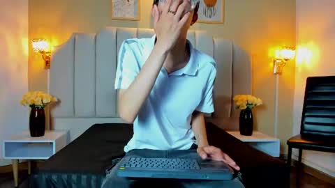 lianferrer_ online show from August 8, 11:39 am