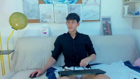 loganoficialx online show from April 23, 8:00 pm