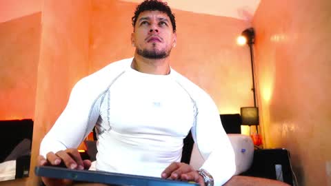 massimowalton2 online show from May 24, 2:06 am