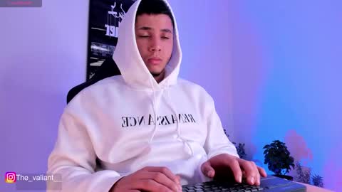 max_valiant1 online show from March 22, 5:01 am