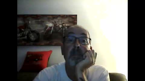 me at home online show from May 18, 4:07 am