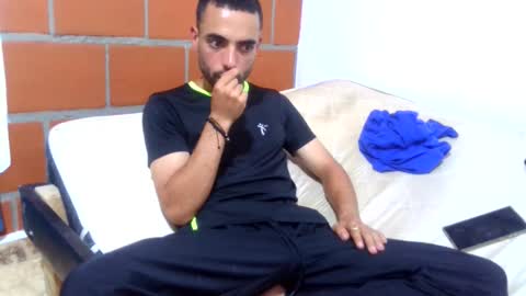 mike_leonrey22 online show from May 18, 8:46 pm