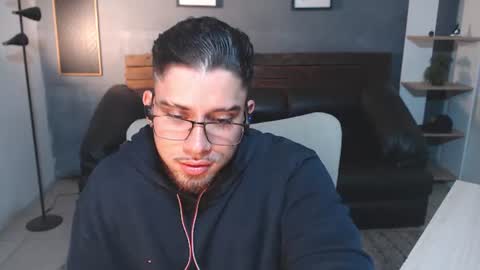 Mike Montoya online show from June 19, 11:31 pm
