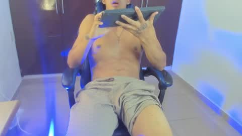 Milo online show from April 3, 7:21 pm