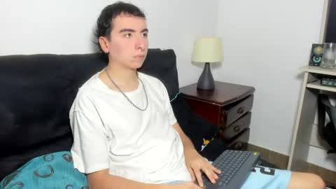 milogm_ online show from June 10, 8:42 pm