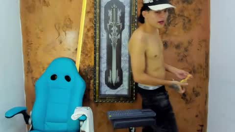 monky_0002 online show from June 7, 9:22 pm