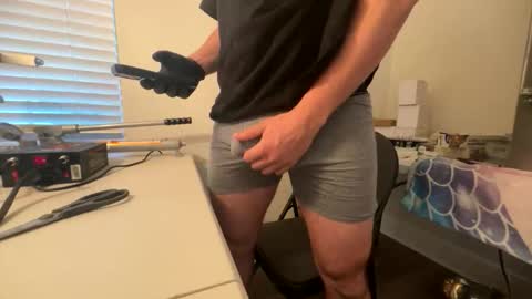 mr_gentleguy69 online show from May 21, 9:41 pm