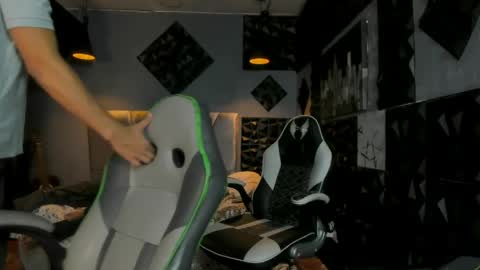 mr_mois online show from May 18, 5:35 am
