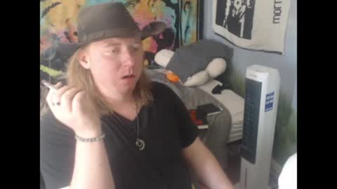 mr_strawberry online show from April 12, 6:09 pm