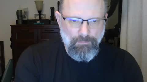 Just hanging out - No pressure online show from June 5, 4:39 am