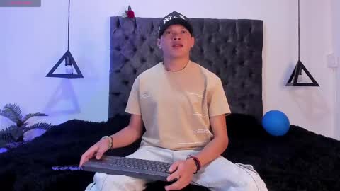 nico_saint_ online show from May 28, 11:41 am