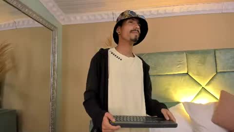Noah online show from June 14, 3:41 am