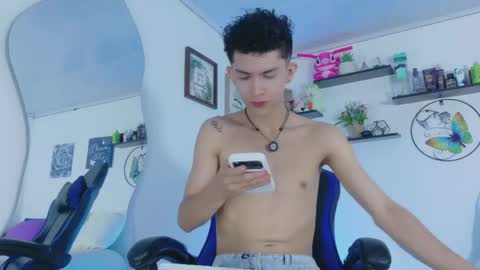 noah tyler  online show from June 4, 6:14 pm